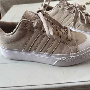 Adidas Bravada 2.0 Platform Sneakers, beige and white, like new size 11